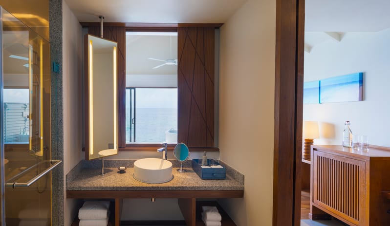 Centara Ras Fushi Resort & Spa-Deluxe Spa Over Water Villa 5_11914